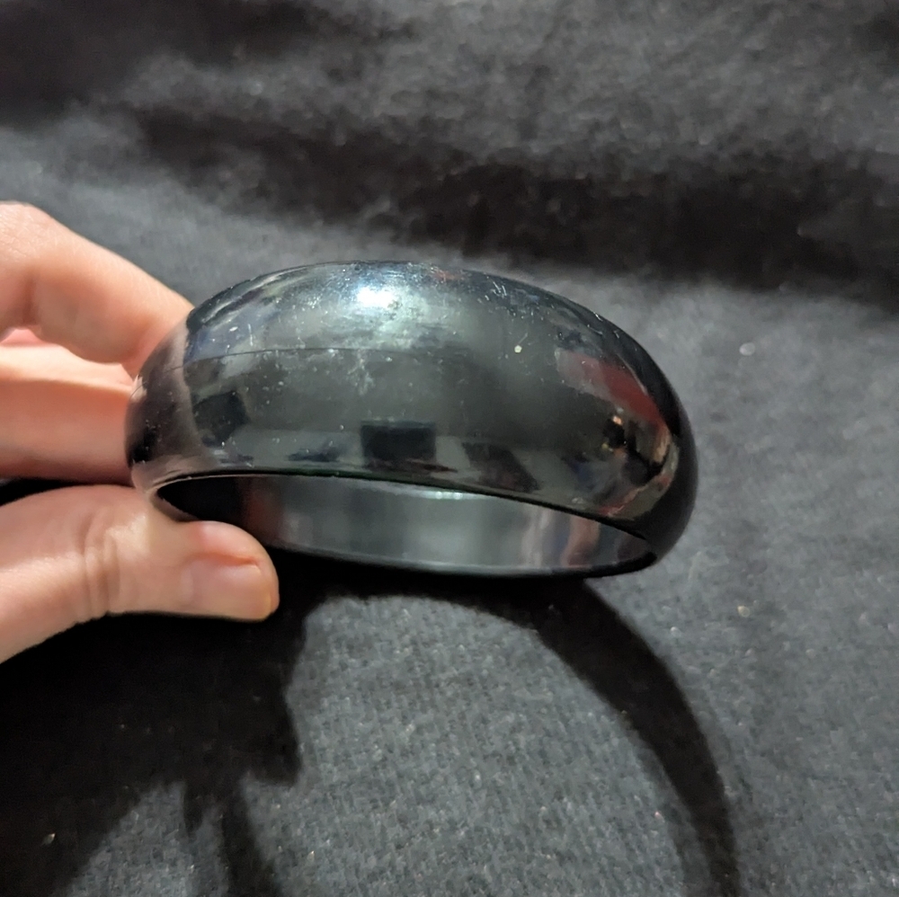 Black Plastic Tapered Bangle Statement Bracelet - Picture 2 of 4